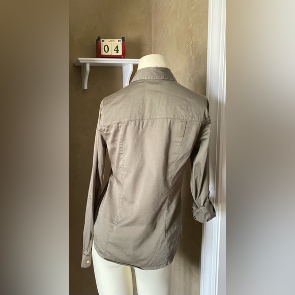 Michael Kors Army Green Long sleeve button Down women’s size 2 - Picture 3 of 8